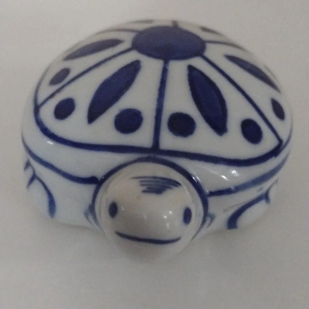 Turtle Chinese Style Hand Painted Blue & White 1" T 2.5 W 3" L - Picture 1 of 6